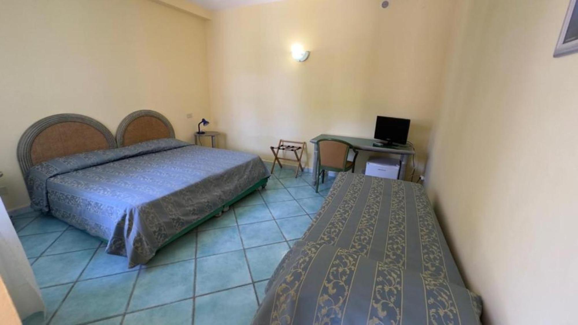 Hotel Oasi Castiglione Casamicciola Terme Oda fotoğraf