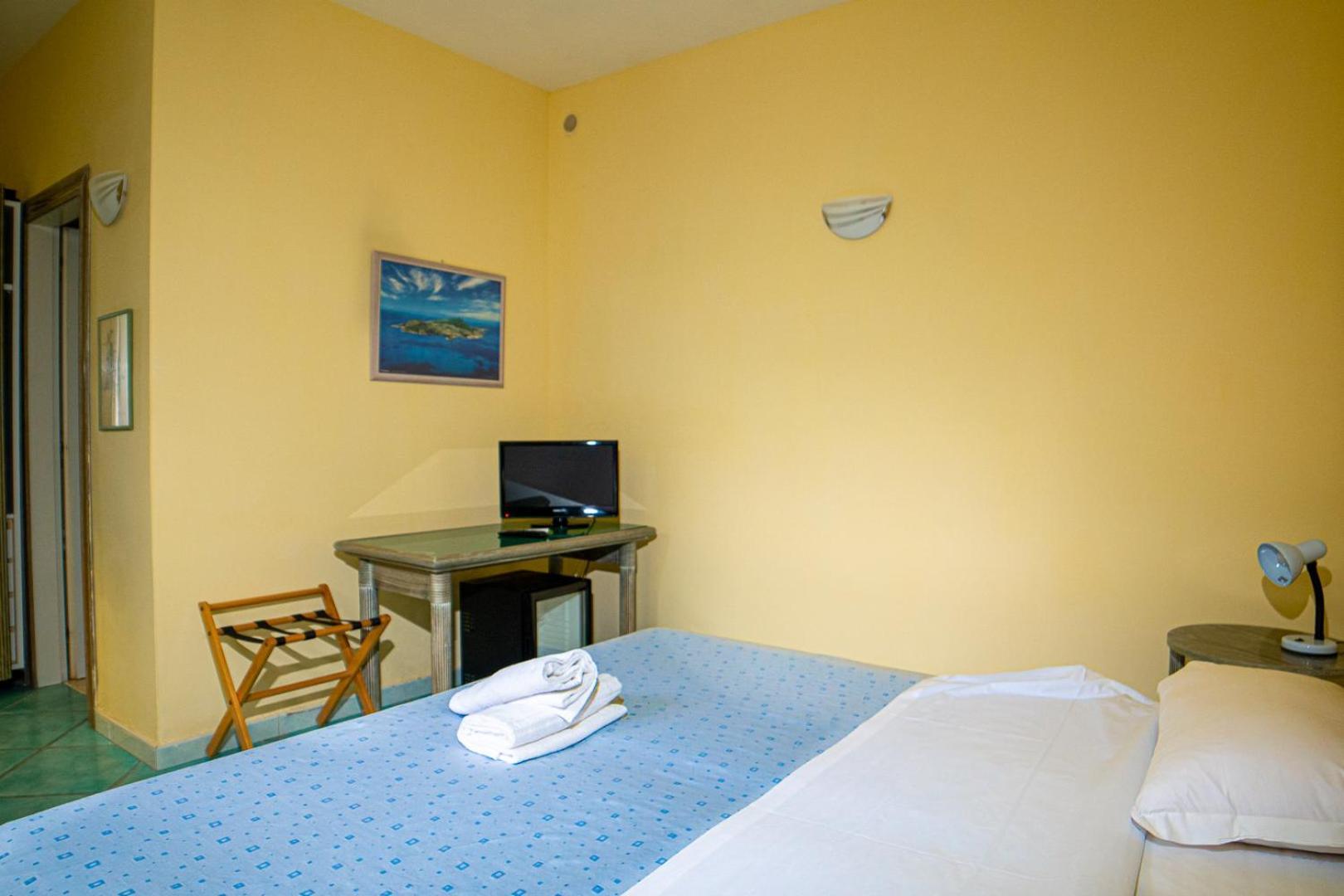 Hotel Oasi Castiglione Casamicciola Terme Oda fotoğraf