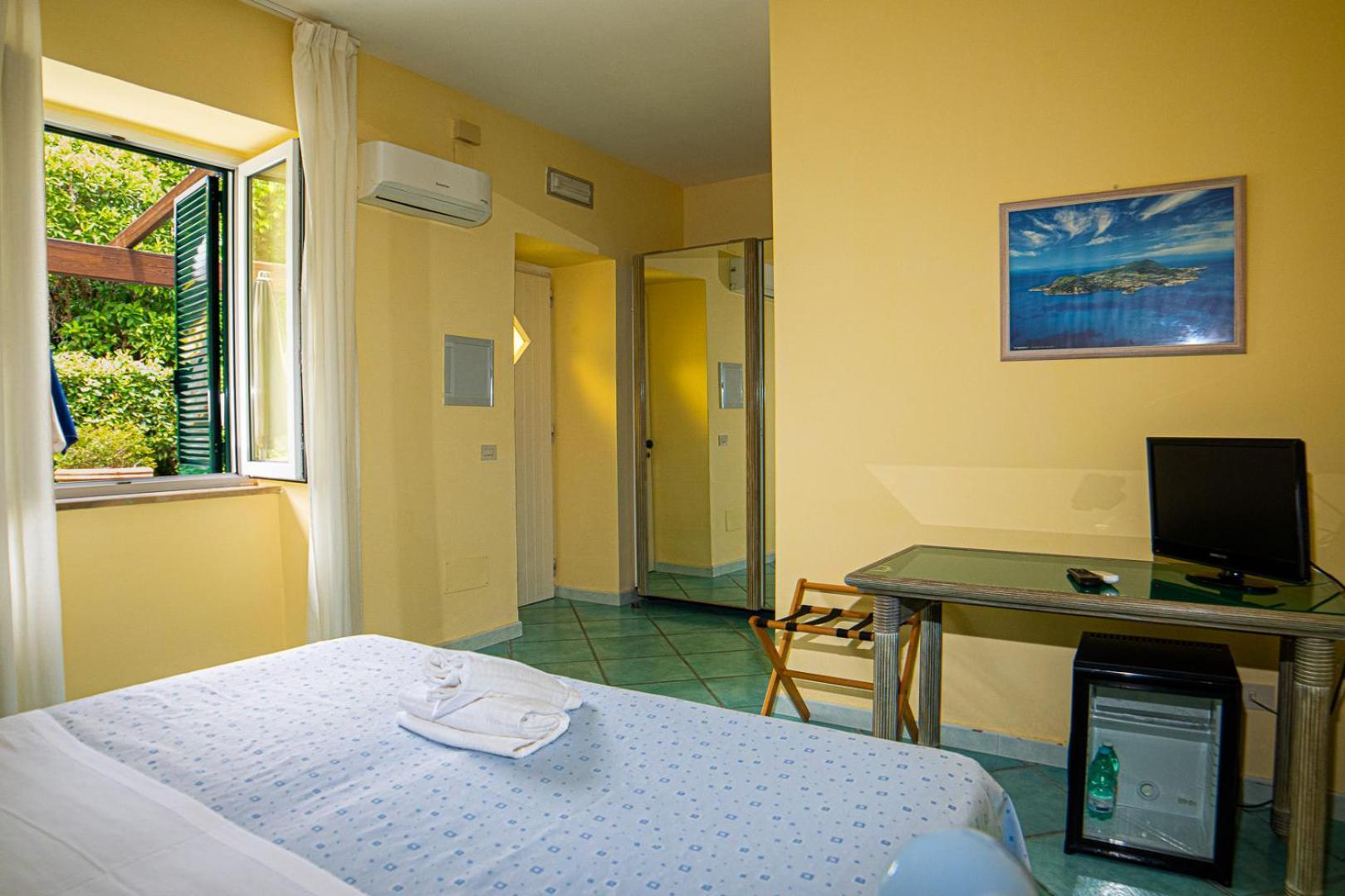 Hotel Oasi Castiglione Casamicciola Terme Oda fotoğraf