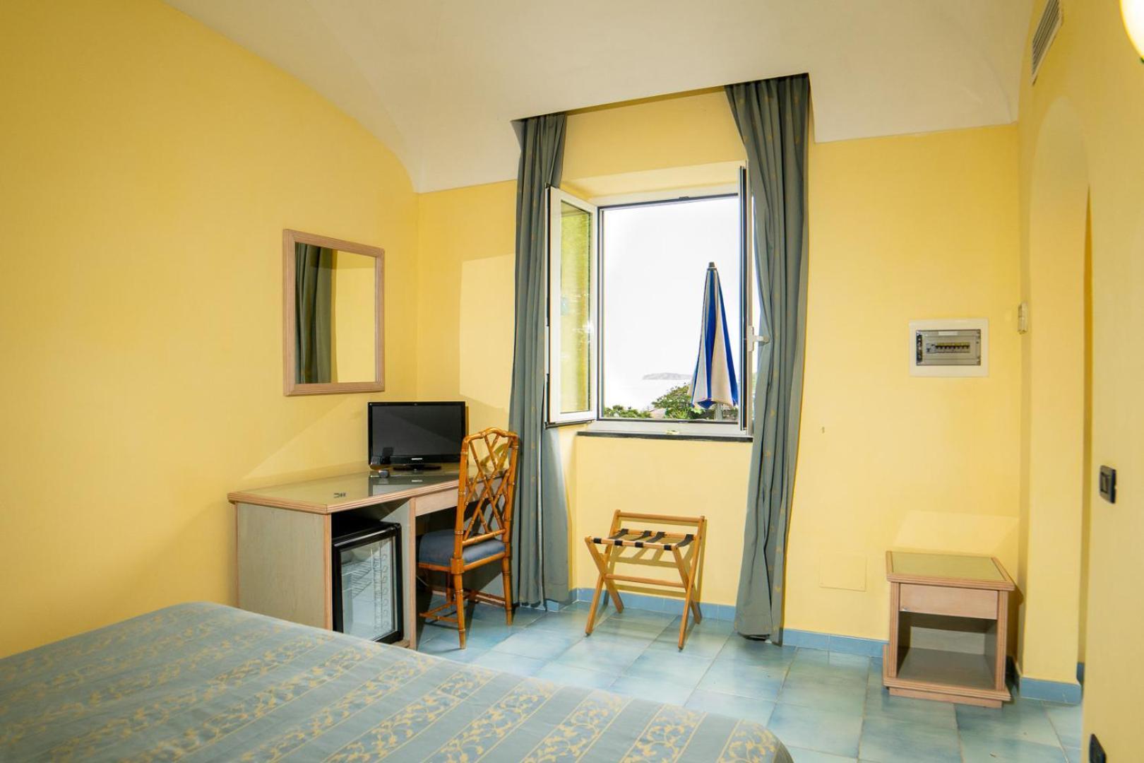 Hotel Oasi Castiglione Casamicciola Terme Oda fotoğraf